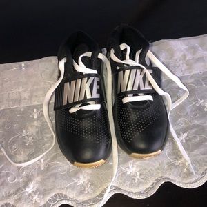 Nike - Team Hustle - size 4Y